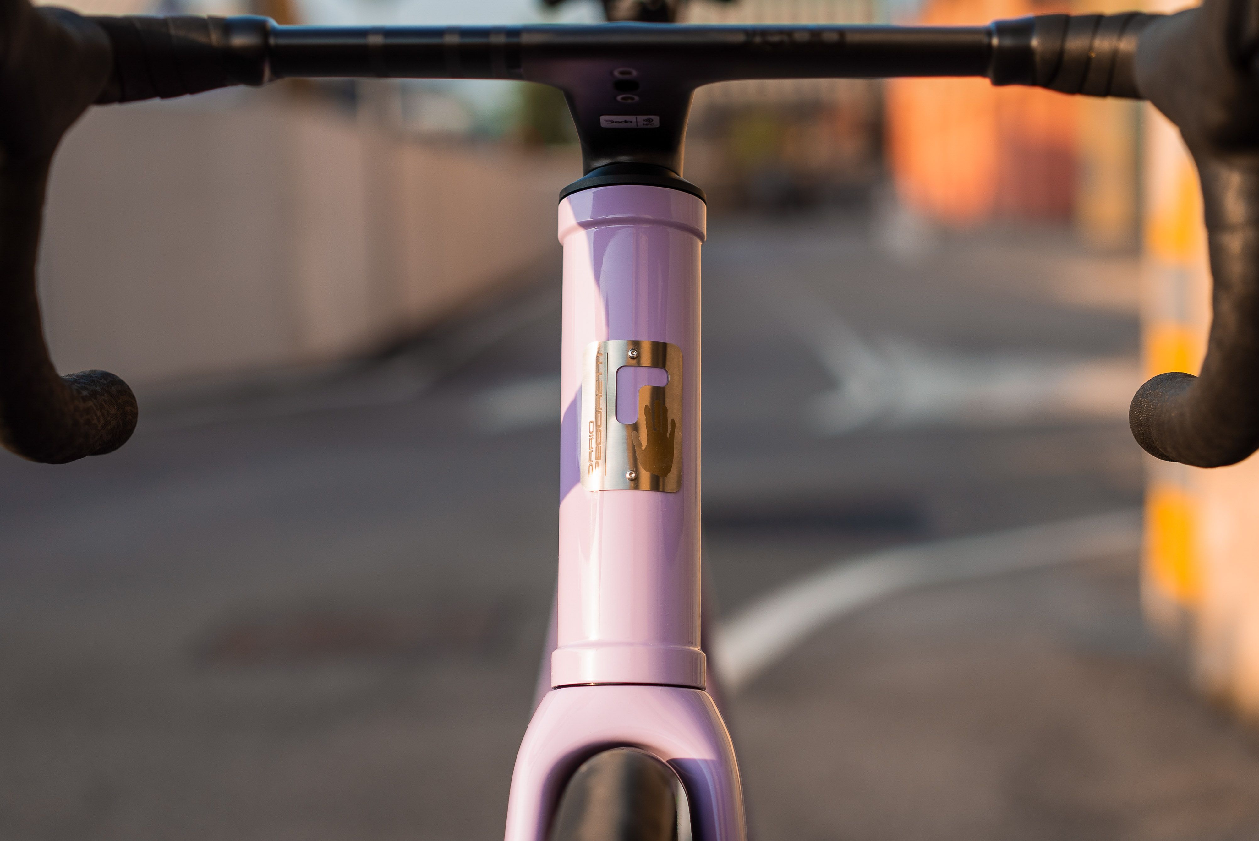 Love #3 head-on: integrated cockpit and clean head tube