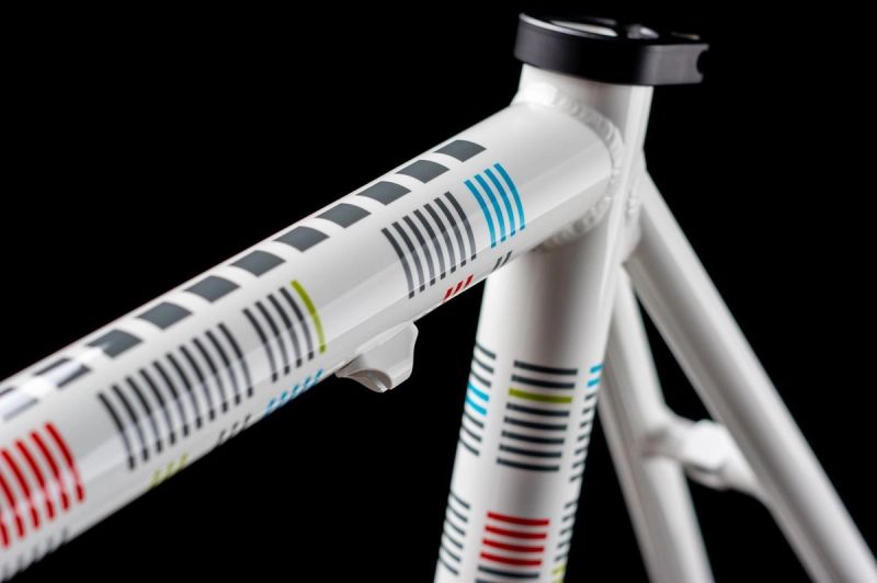 Pegoretti Saporito graphic finish