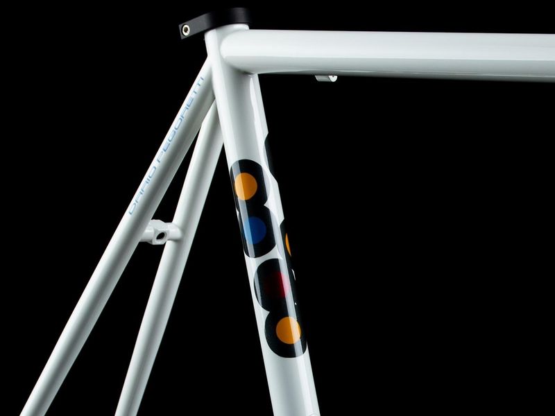 Pegoretti 33 graphic finish
