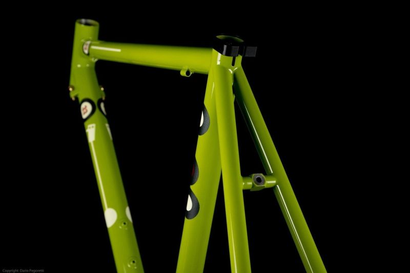 Pegoretti 33 graphic finish