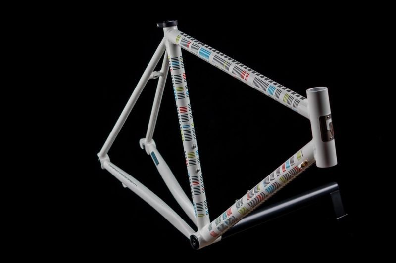 Pegoretti Saporito graphic finish