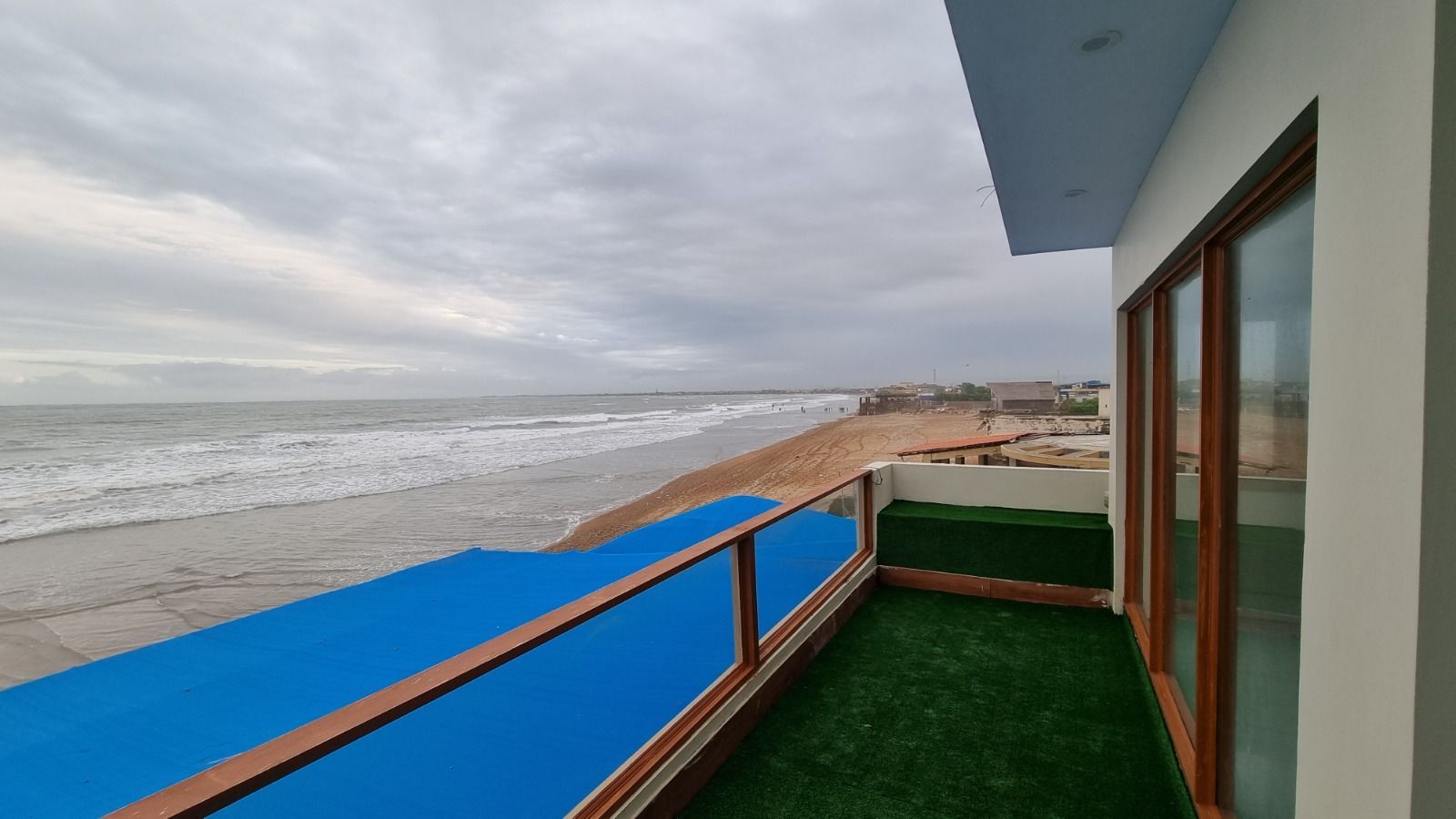 The Beach Hut A-18 gallery photo 12