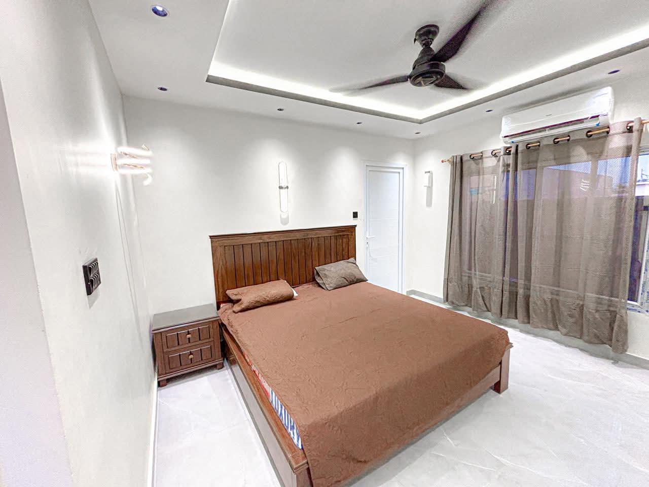The Hawksbay Luxury Hut H-8 gallery photo 3
