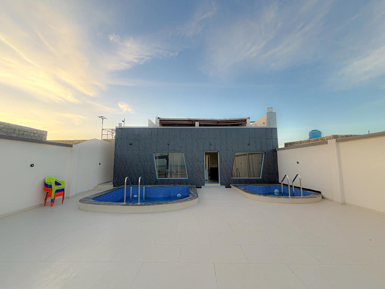The Hawksbay Luxury Hut H-8 gallery photo 2