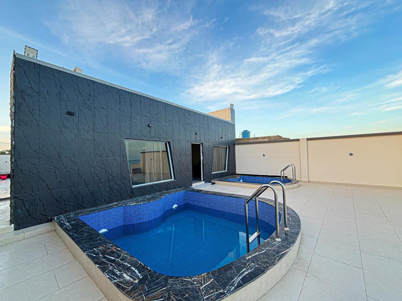 The Hawksbay Luxury Hut H-8 gallery photo 8
