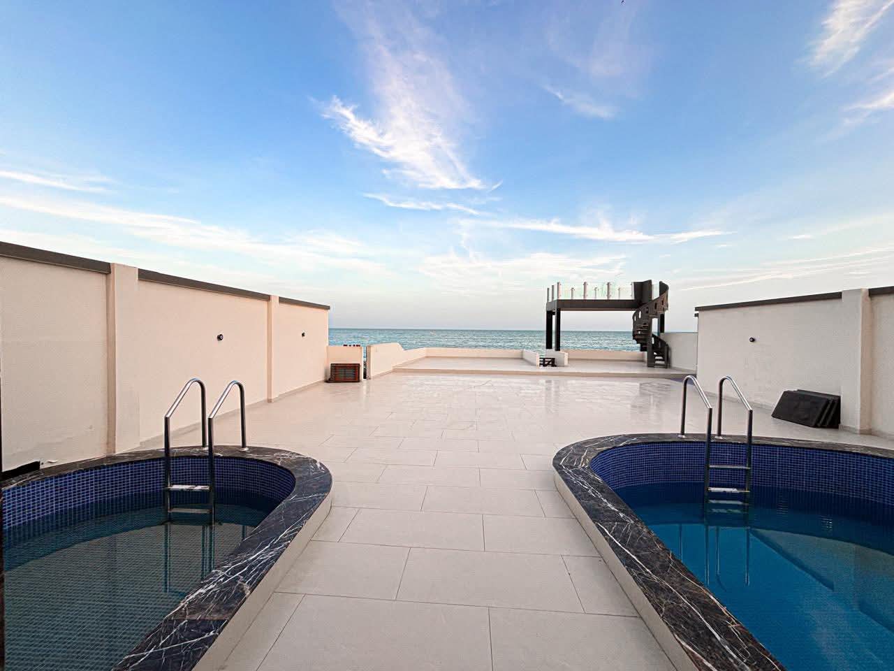 The Hawksbay Luxury Hut H-8 gallery photo 7