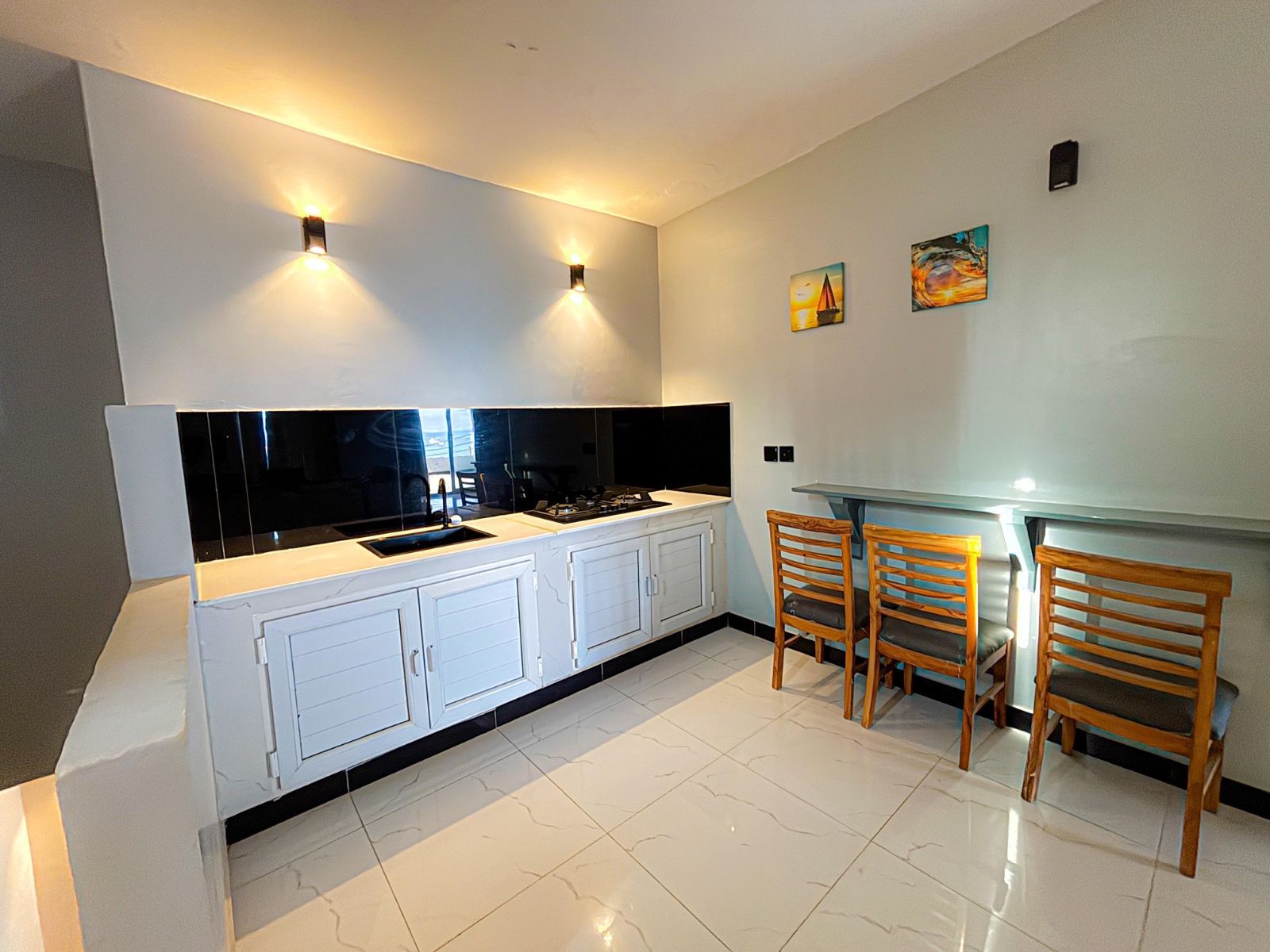 The Bayfront Beach Hut B-2 – Double-Story gallery photo 6
