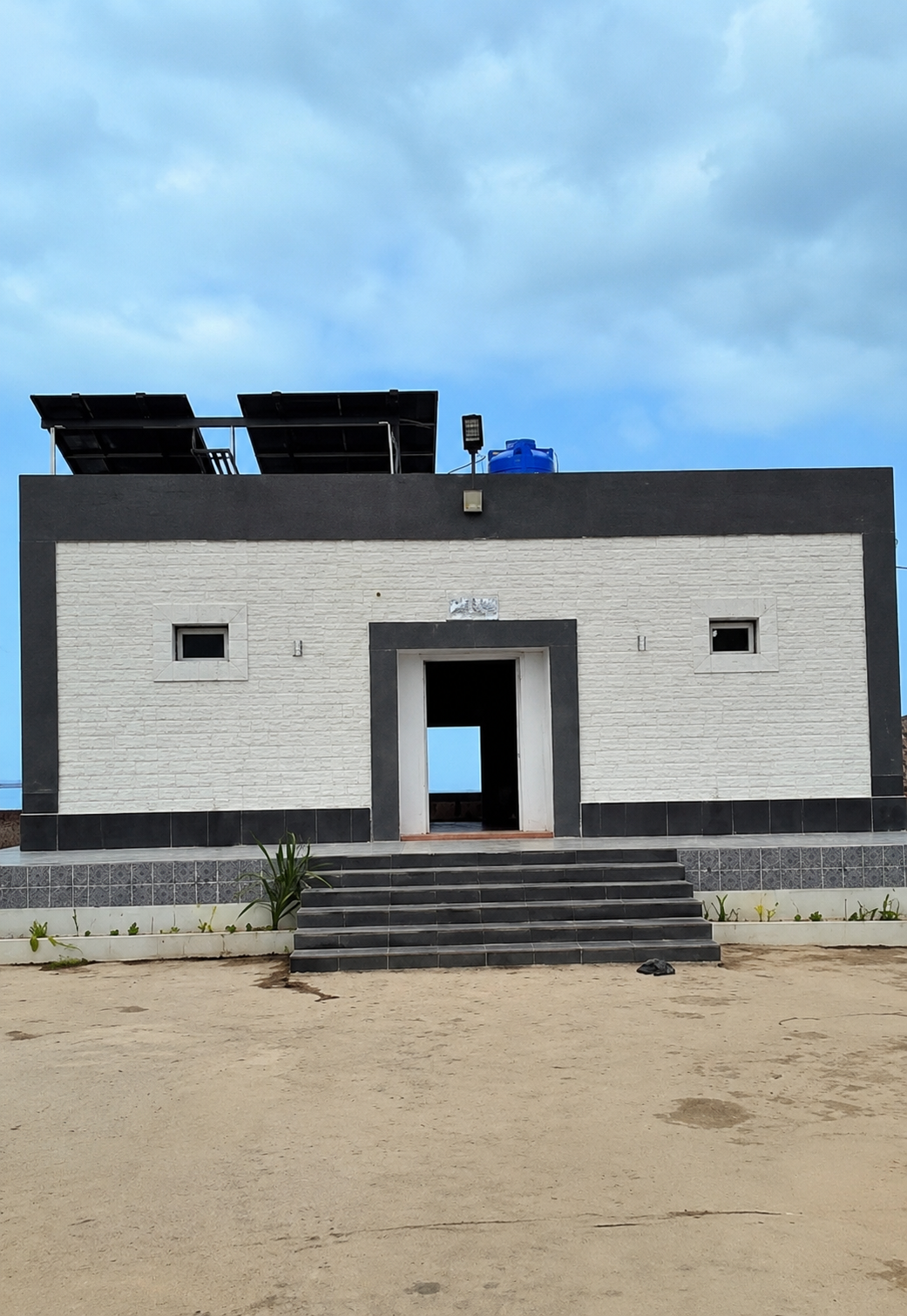 The Beach Hut A-25