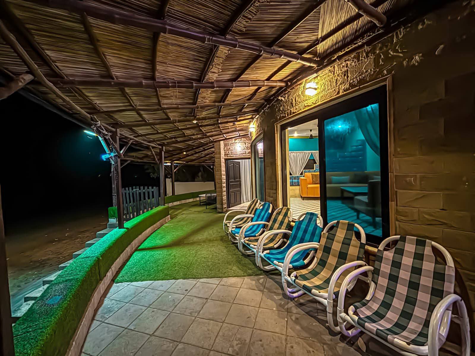 The Green Emerald Beach Hut A-10  gallery photo 13