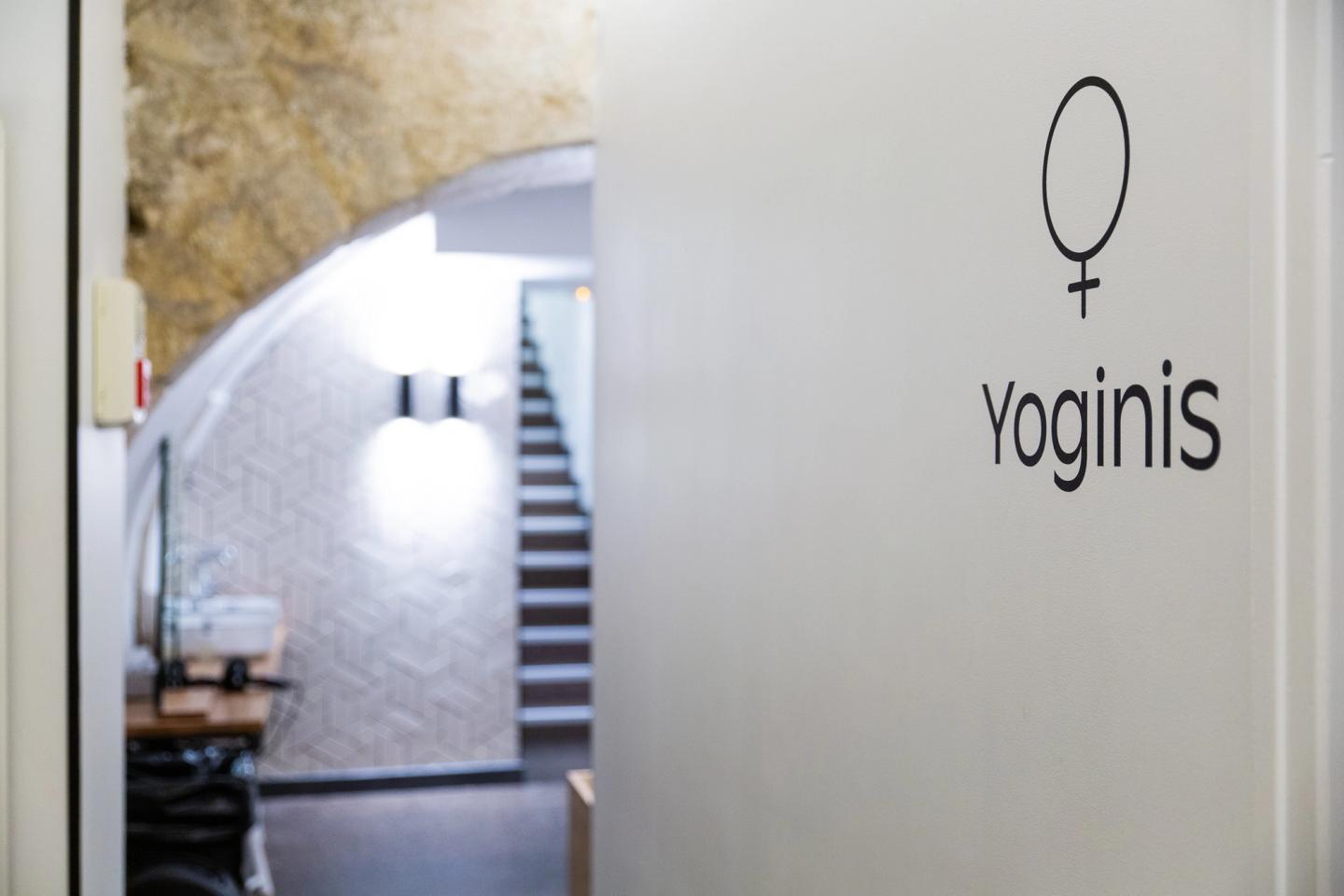 Entrée du vestiaire Yoginis