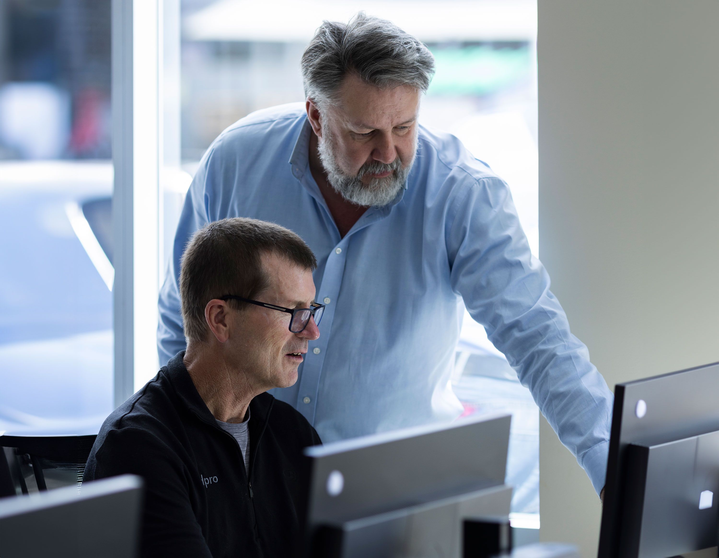 People are working in front of a computer