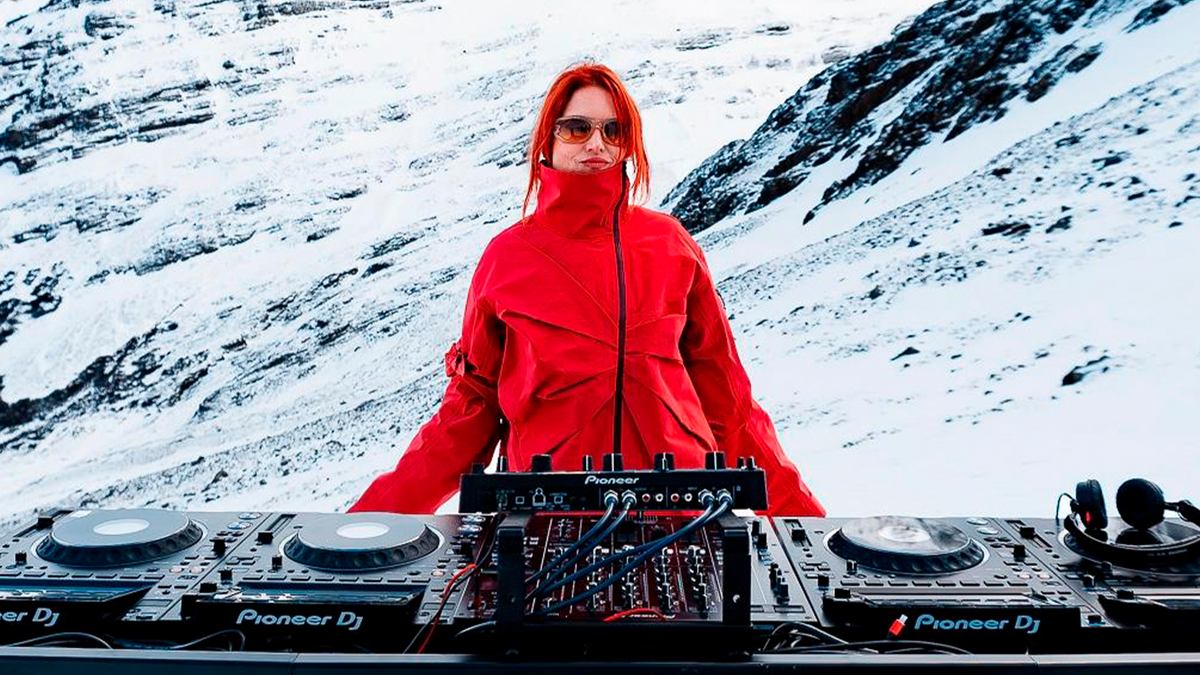 Henri Bergmann Films a DJ Set in the Mountains of Ushuaia