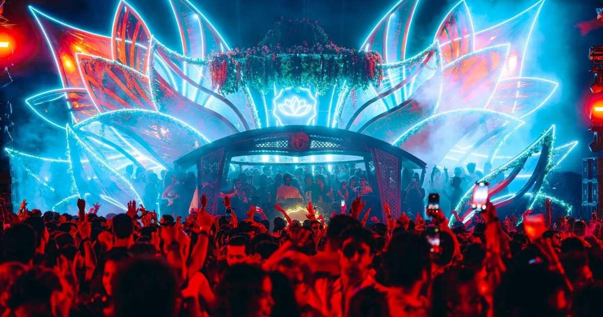 Réveillon Carneiros cumple 10 años con Black Coffee y Michael Bibi