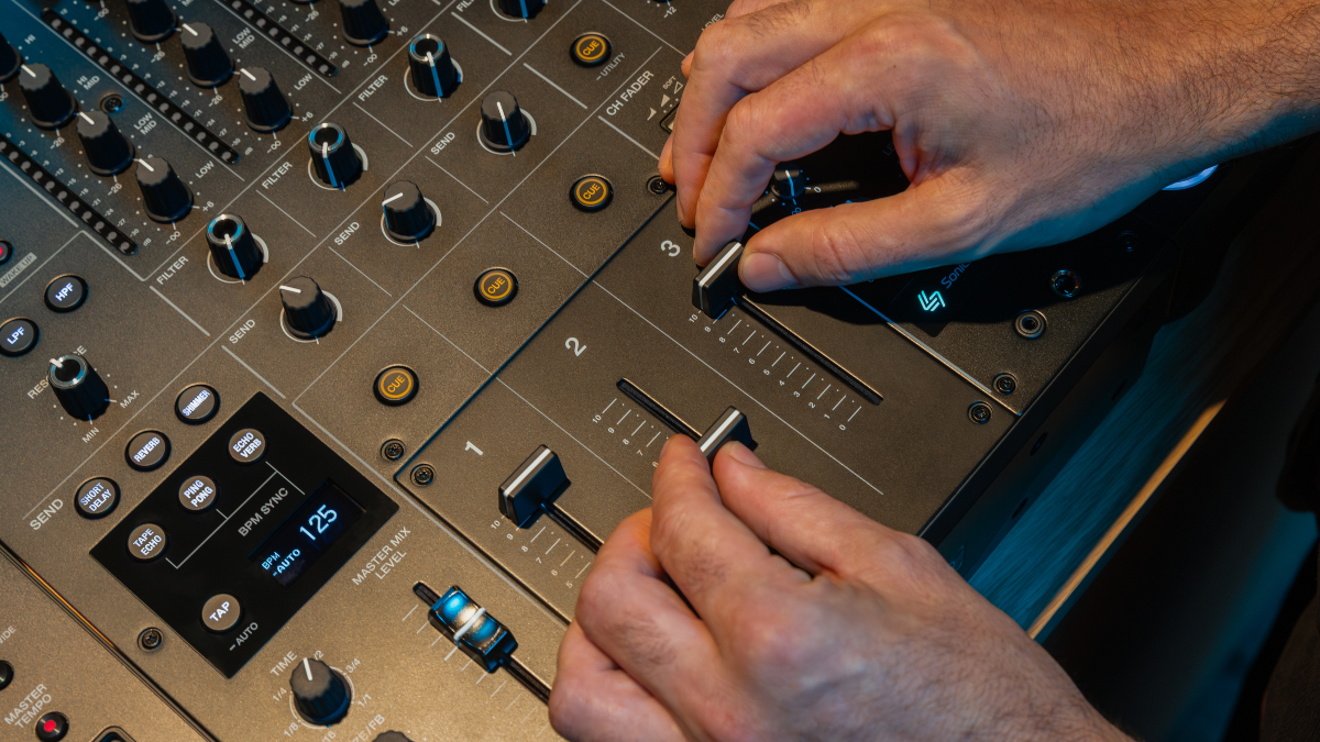 Master the Art of Multi-Deck Mixing: Essential DJ Techniques