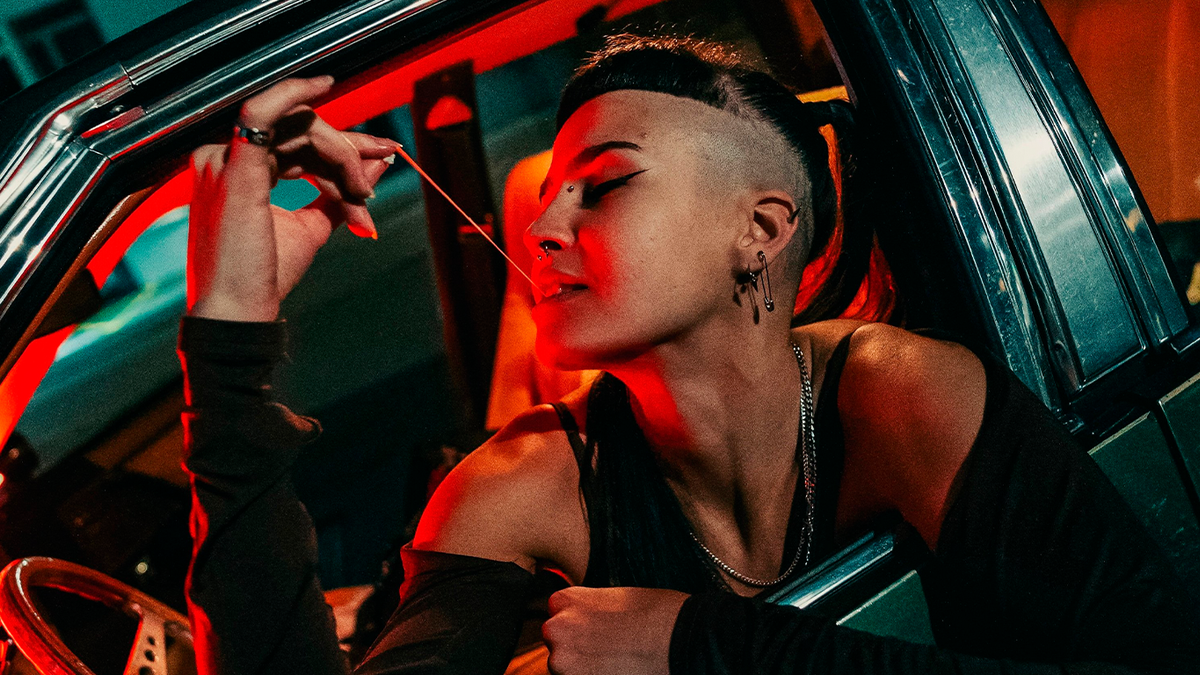 Jazzy breaks boundaries with 'GENREBENDER' hard techno explosive