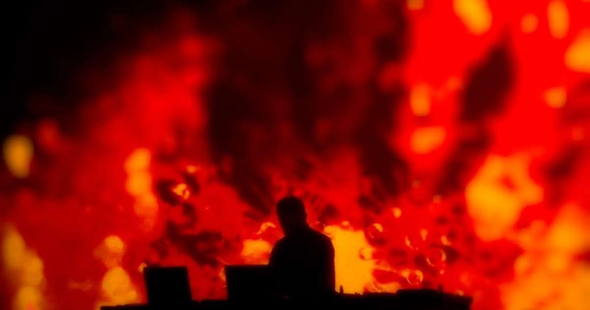 Max Cooper llevó ciencia y sonido a WARPXX x MUTEK MX