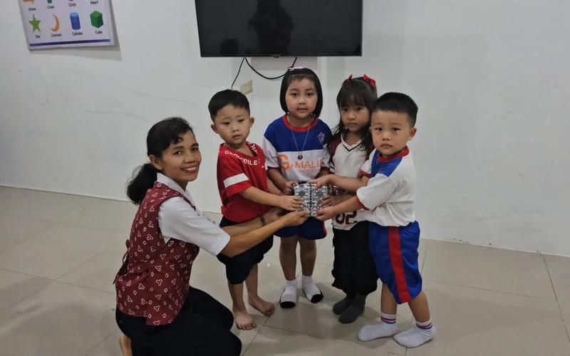 Mengajarkan Nilai Empati dan Kepedulian Sosial Sejak Usia Dini