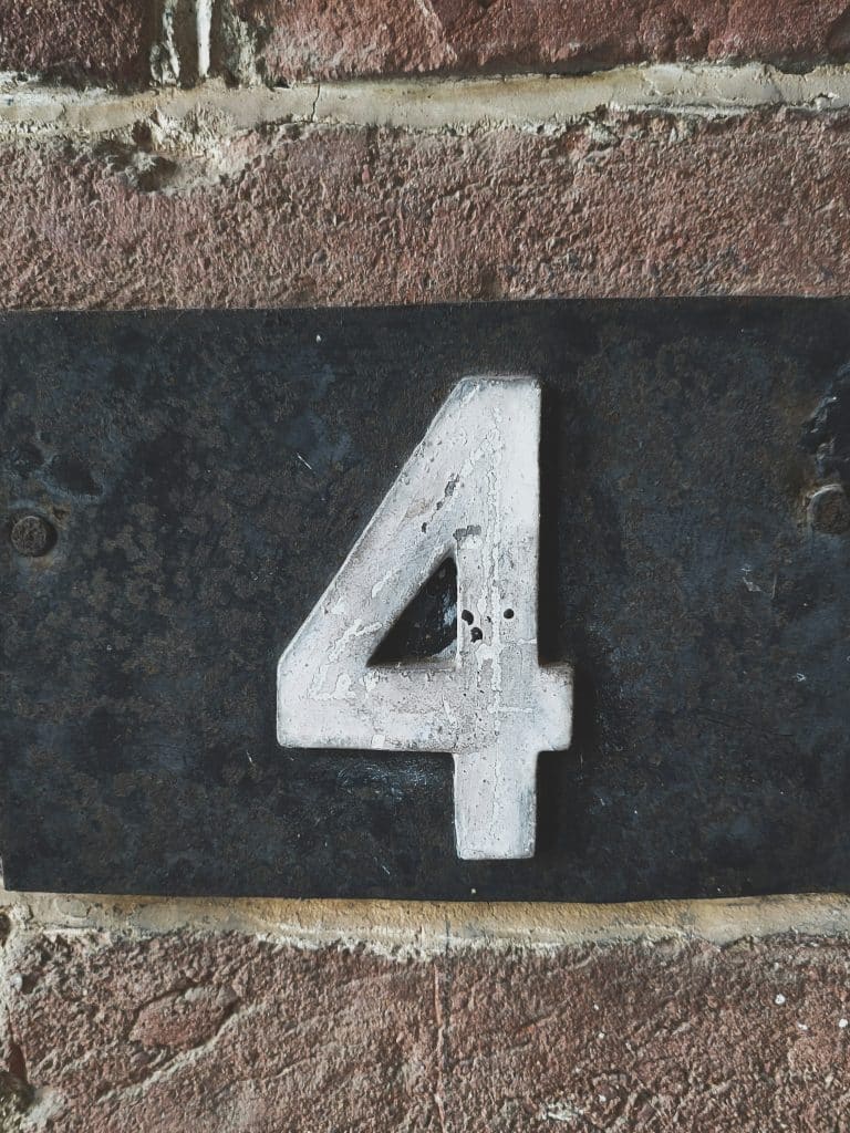 Number 4 sign on a wall, representing the fourth stage of SEO evolution