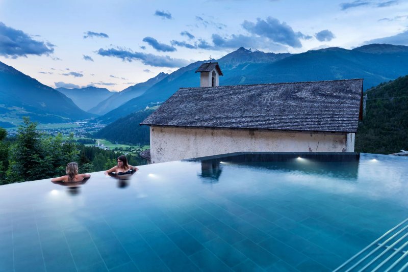 QC Terme Bagni Vecchi in Bormio with panoramic mountain views