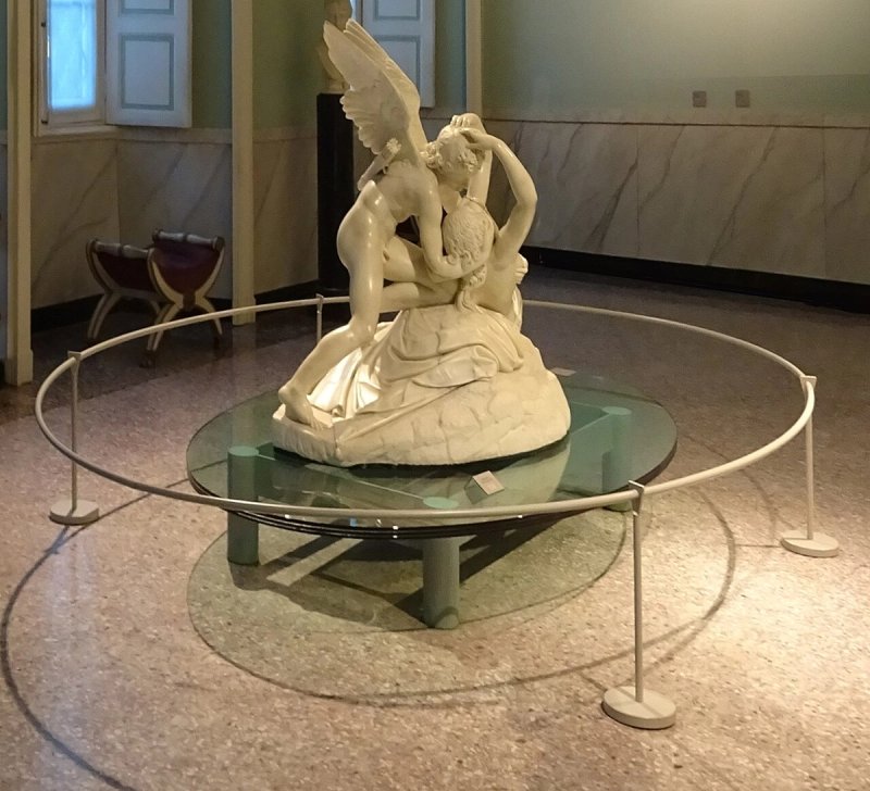 Canova's Cupid and Psyche sculpture at Villa Carlotta
