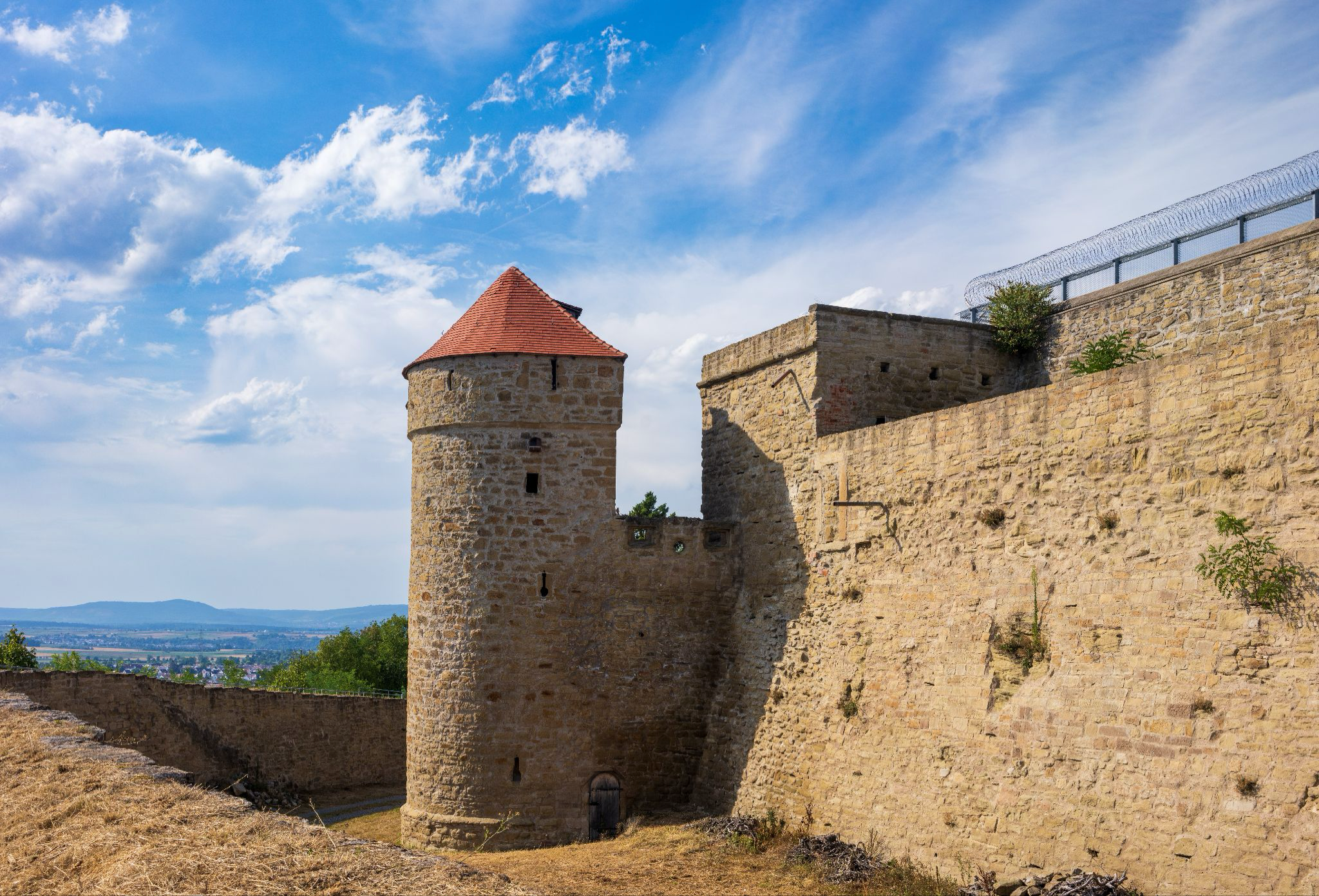 Der Hohenasperg heute, Ansicht von Südosten mit Pulverturm