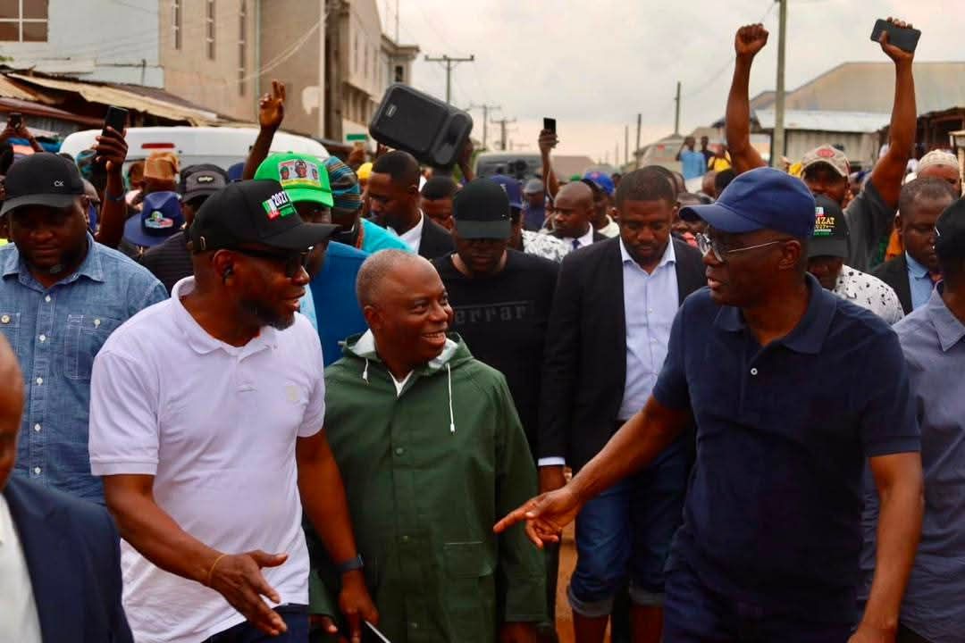 OLOWA RECEIVES SANWO-OLU, DEPUTY GOVERNOR, OTHERS AS LAGOS INTENSIFIES FLOOD RESPONSE IN GBETU-IWEREKUN