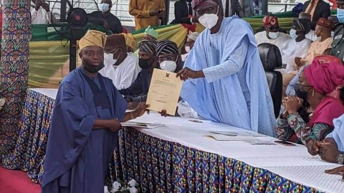 OLOWA OFFICIALLY SWORN IN AS CHAIRMAN OF IBEJU-LEKKI LOCAL GOVERNMENT