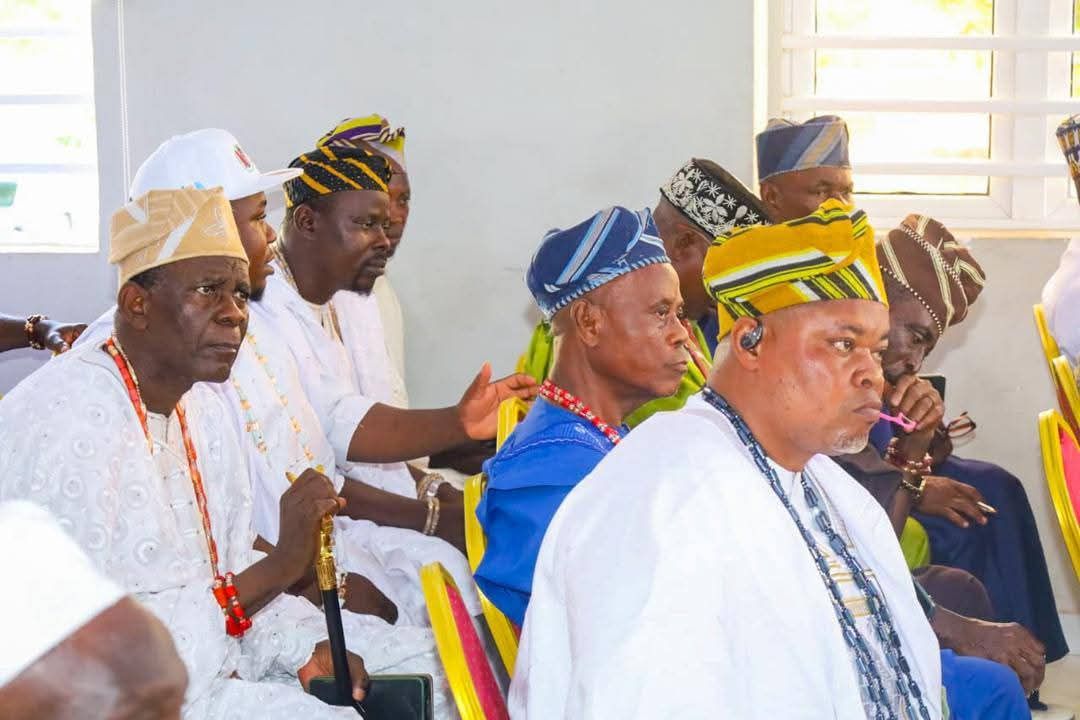 HON. ABDULLAHI SESAN OLOWA HOLDS PEACE AND SECURITY MEETING WITH STAKEHOLDERS IN IBEJU-LEKKI