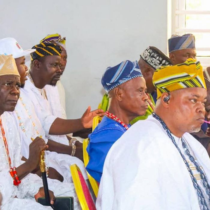 HON. ABDULLAHI SESAN OLOWA HOLDS PEACE AND SECURITY MEETING WITH STAKEHOLDERS IN IBEJU-LEKKI