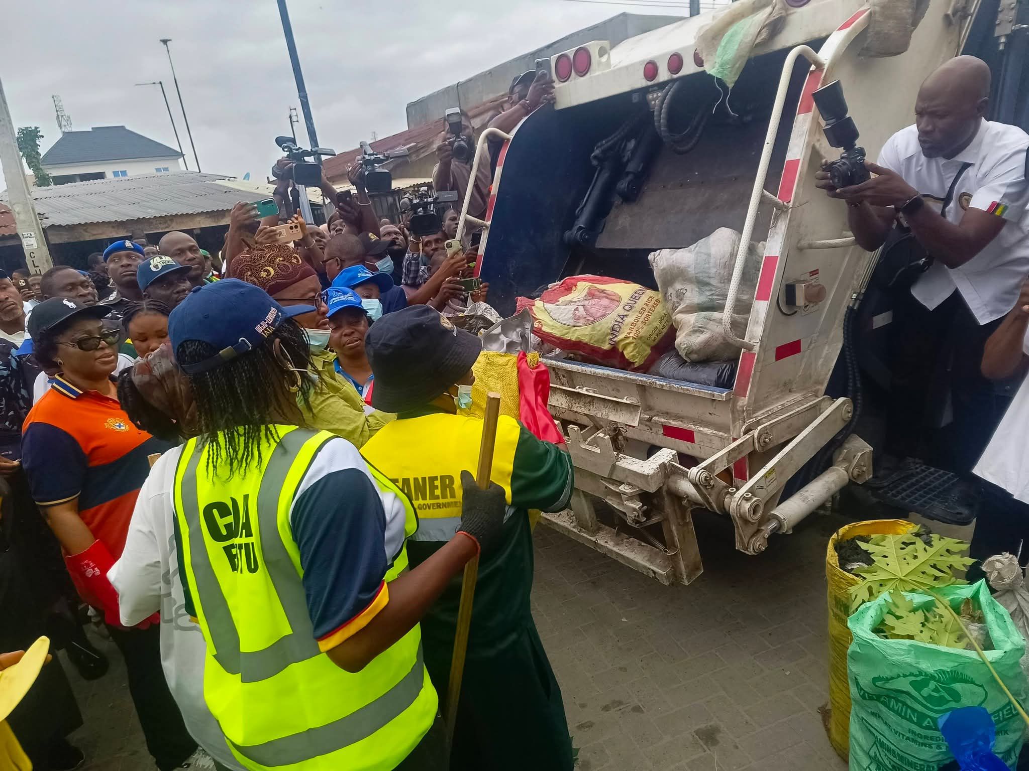 IBEJU-LEKKI MAKES A STATEMENT FOR CLEANER LAGOS AS FIRST LADY, DR. IBIJOKE SANWOOLU, MRS OLUREMI HAMZAT, TOKUN