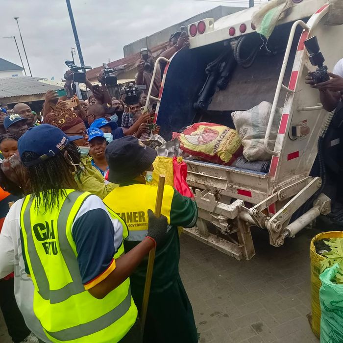 IBEJU-LEKKI MAKES A STATEMENT FOR CLEANER LAGOS AS FIRST LADY, DR. IBIJOKE SANWOOLU, MRS OLUREMI HAMZAT, TOKUN