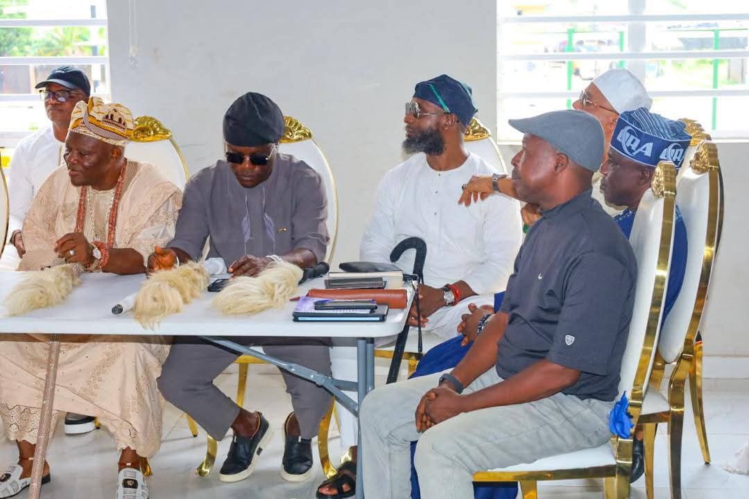 HON. ABDULLAHI SESAN OLOWA HOLDS PEACE AND SECURITY MEETING WITH STAKEHOLDERS IN IBEJU-LEKKI