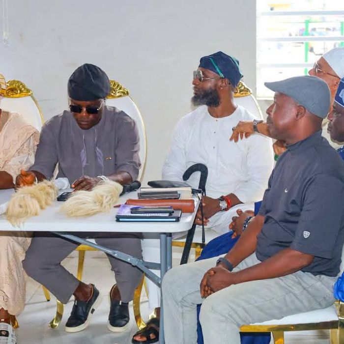 HON. ABDULLAHI SESAN OLOWA HOLDS PEACE AND SECURITY MEETING WITH STAKEHOLDERS IN IBEJU-LEKKI