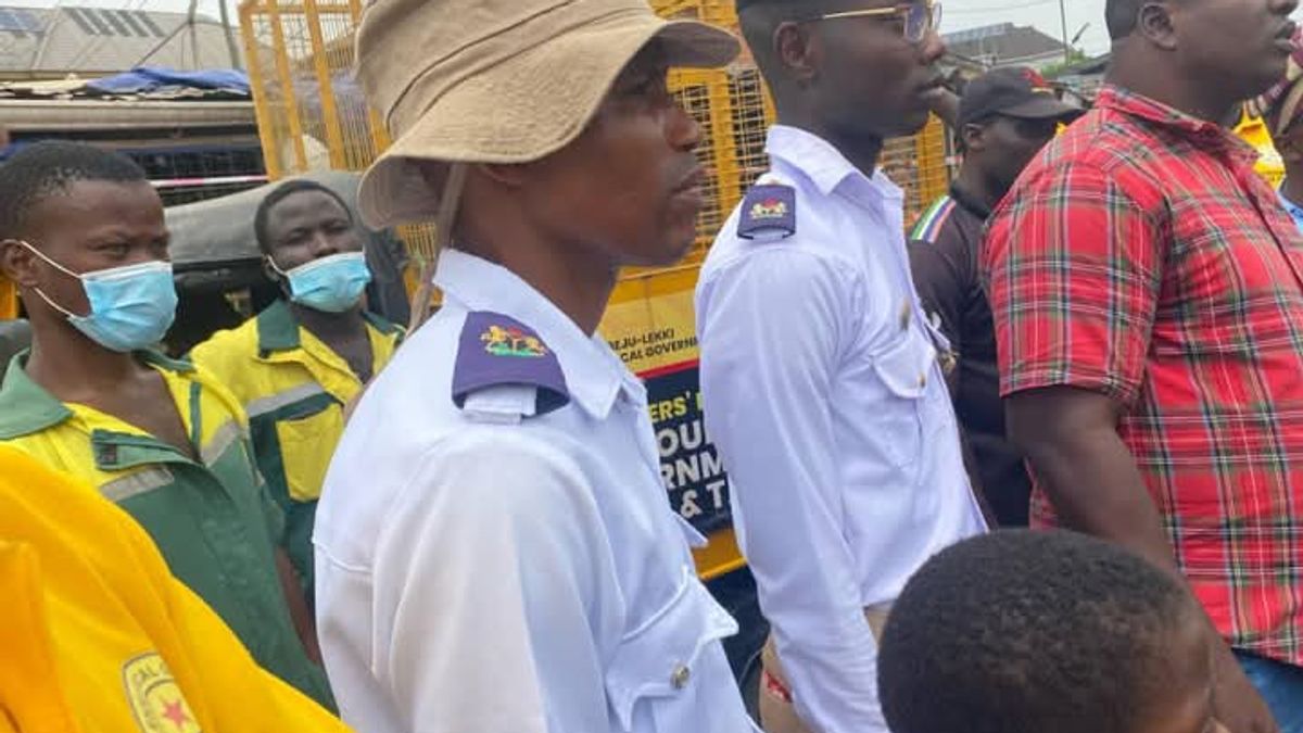 IBEJU-LEKKI LG EMBARKS ON ENVIRONMENTAL SANITATION, ABIJO MARKET AND WARIKE BUS STOP