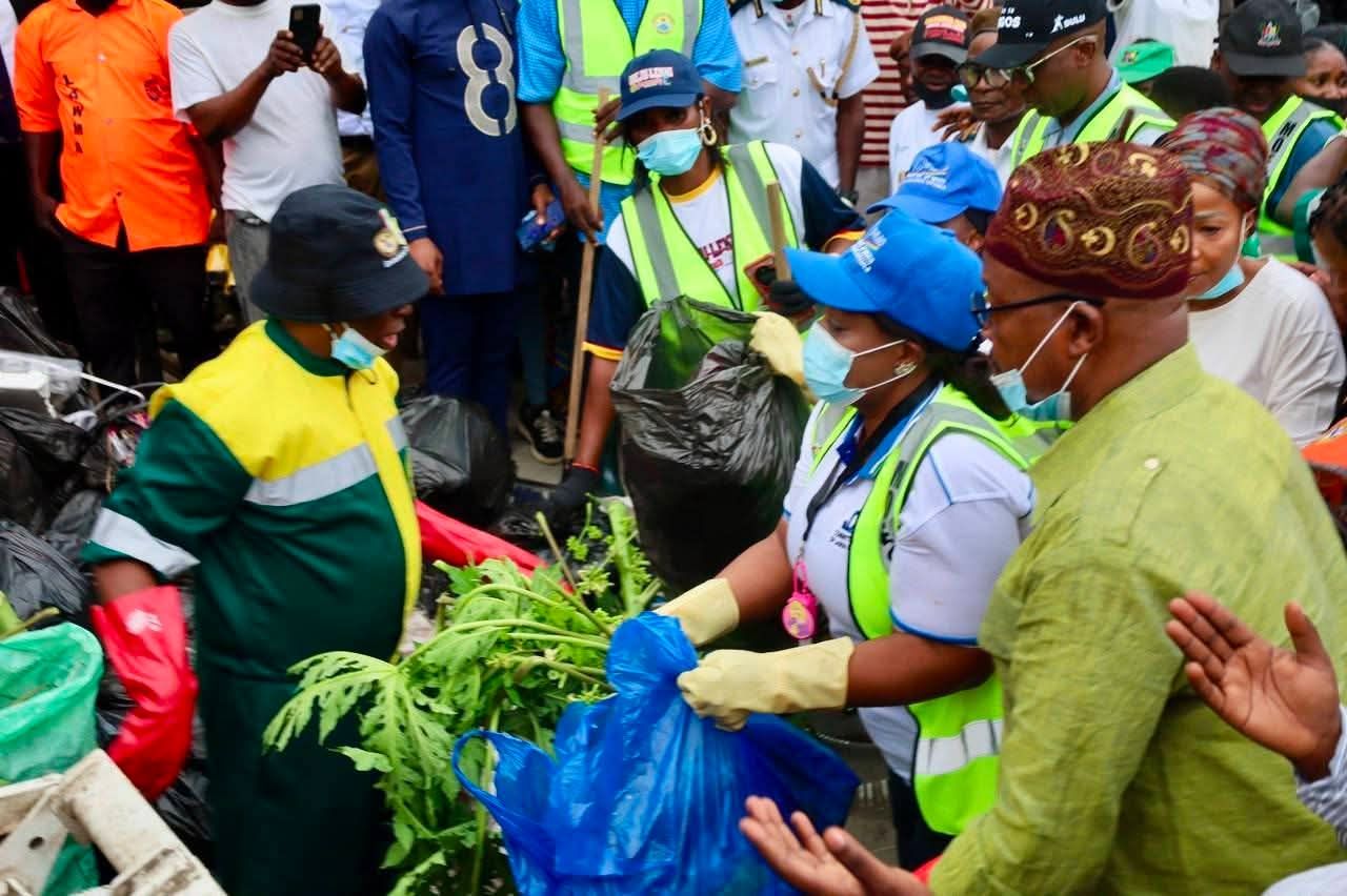 IBEJU-LEKKI MAKES A STATEMENT FOR CLEANER LAGOS AS FIRST LADY, DR. IBIJOKE SANWOOLU, MRS OLUREMI HAMZAT, TOKUN