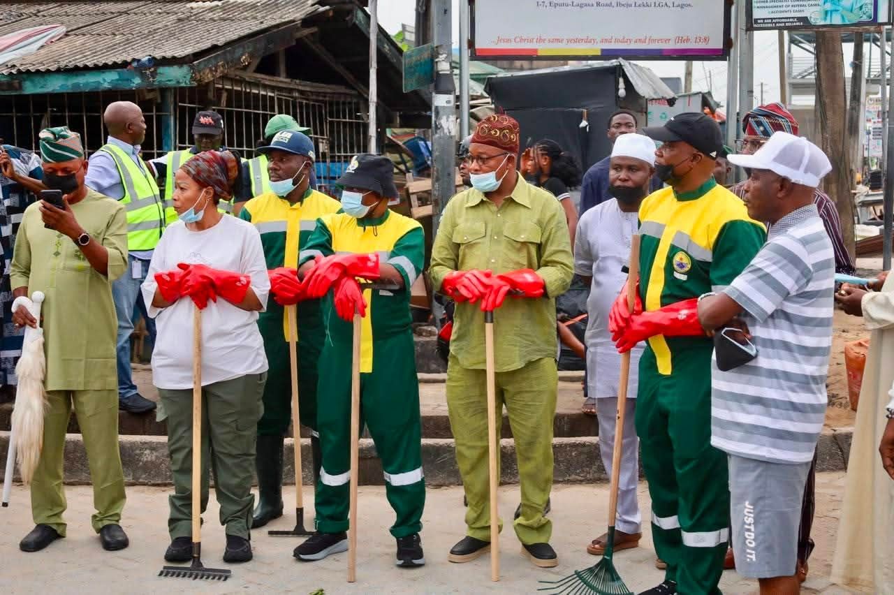 IBEJU-LEKKI MAKES A STATEMENT FOR CLEANER LAGOS AS FIRST LADY, DR. IBIJOKE SANWOOLU, MRS OLUREMI HAMZAT, TOKUN