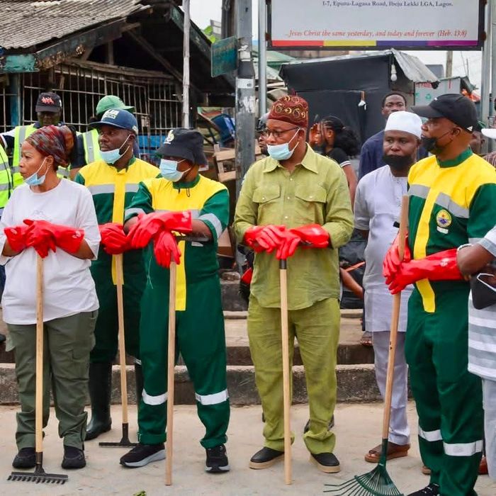 IBEJU-LEKKI MAKES A STATEMENT FOR CLEANER LAGOS AS FIRST LADY, DR. IBIJOKE SANWOOLU, MRS OLUREMI HAMZAT, TOKUN