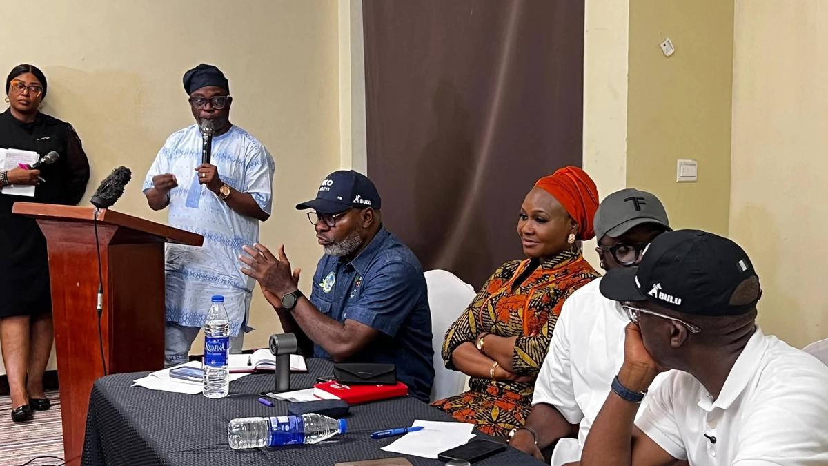 HON. ABDULLAHI SESAN OLOWA JOINS COMMISSIONERS FOR ENVIRONMENT AND TRANSPORTATION, COUNCIL CHAIRMEN IN STRATEGIC TALKS FOR A CLEANER LAGOS