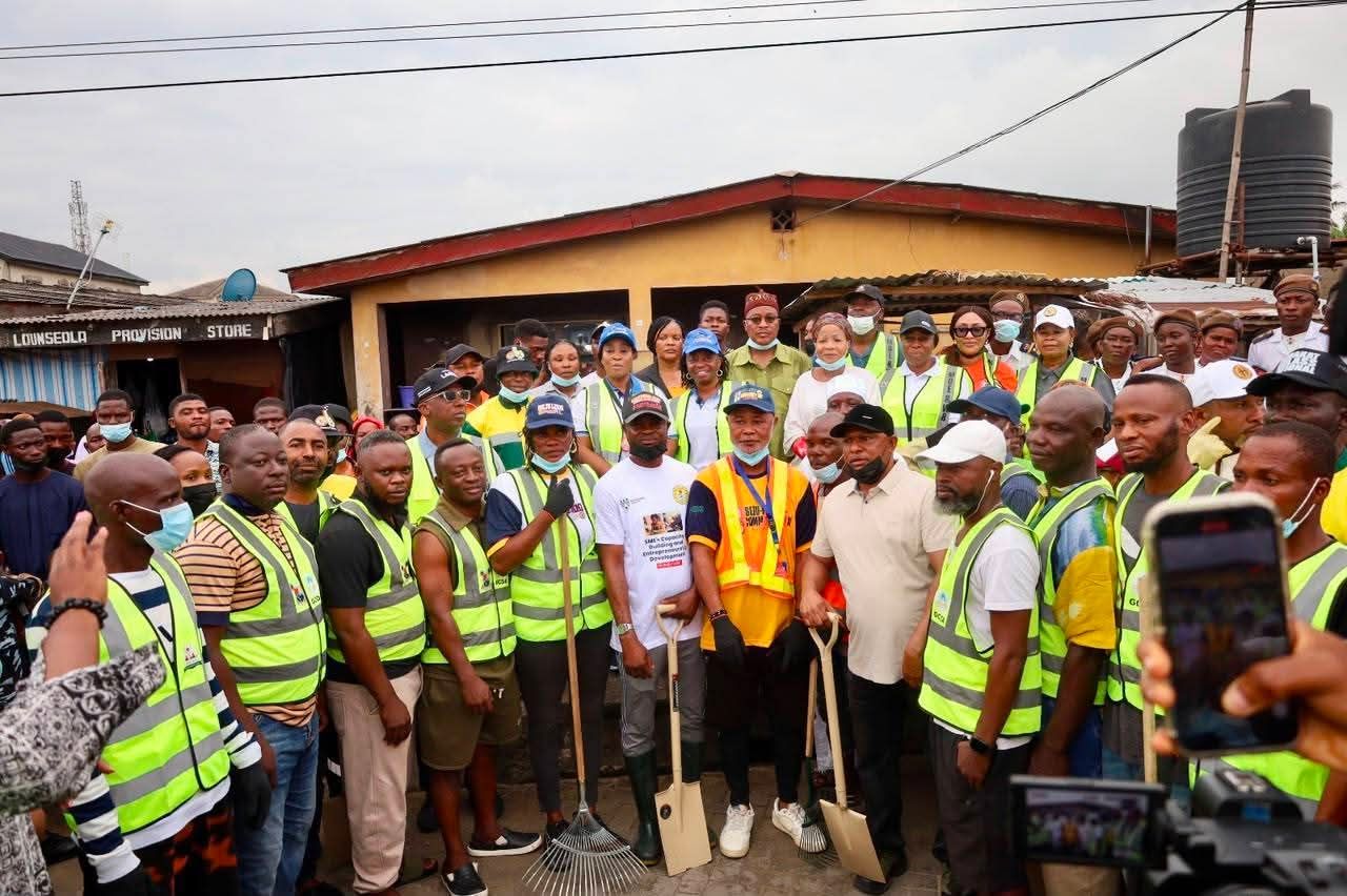 IBEJU-LEKKI MAKES A STATEMENT FOR CLEANER LAGOS AS FIRST LADY, DR. IBIJOKE SANWOOLU, MRS OLUREMI HAMZAT, TOKUN