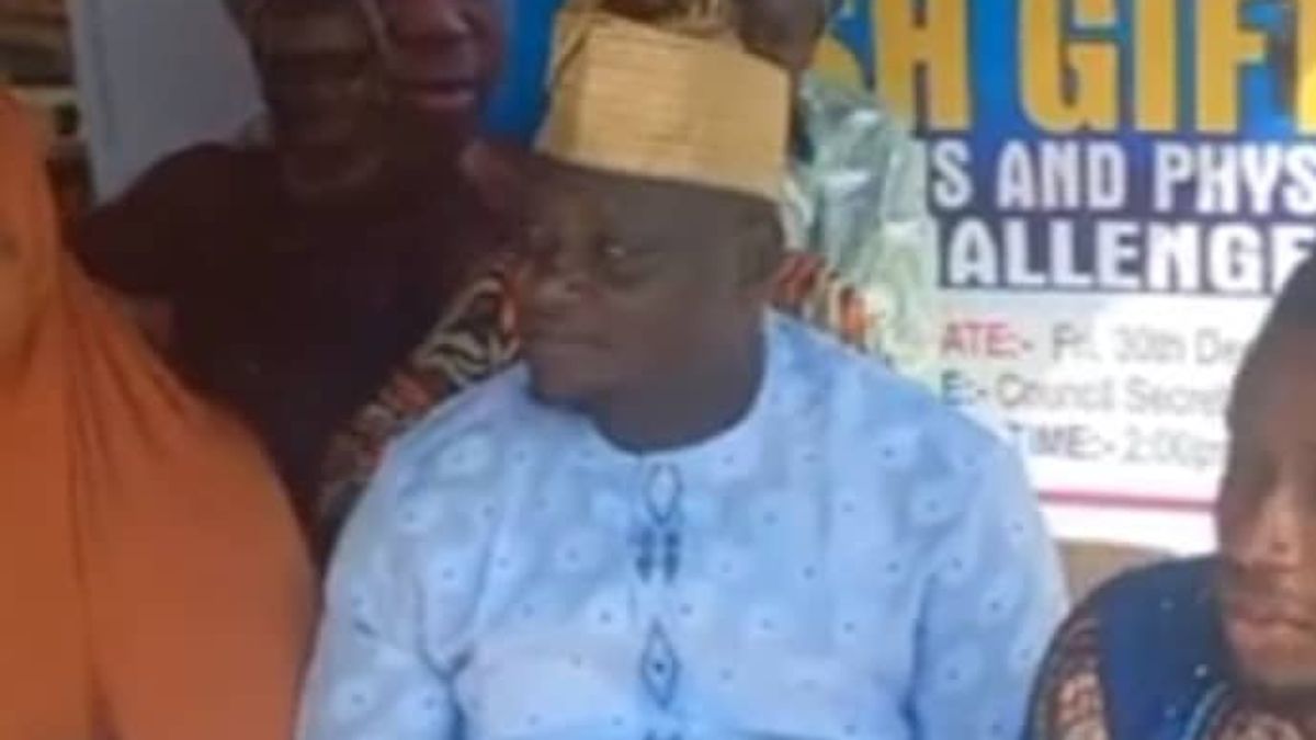 ELDERLY, DISABLED AND THE PHYSICALLY CHALLENGED BENEFIT FROM OLOWA'S BENEVOLENCE FOR YULETIDE.