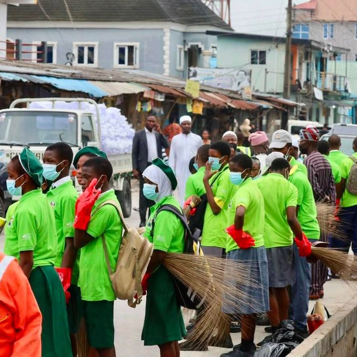 IBEJU-LEKKI MAKES A STATEMENT FOR CLEANER LAGOS AS FIRST LADY, DR. IBIJOKE SANWOOLU, MRS OLUREMI HAMZAT, TOKUN