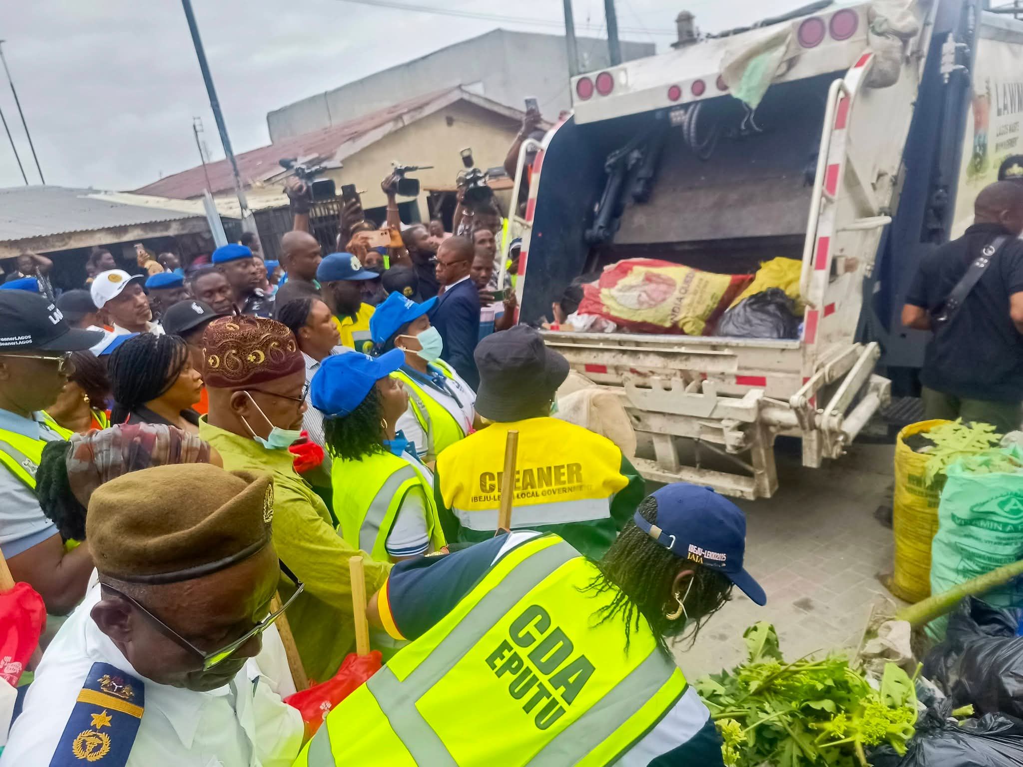 IBEJU-LEKKI MAKES A STATEMENT FOR CLEANER LAGOS AS FIRST LADY, DR. IBIJOKE SANWOOLU, MRS OLUREMI HAMZAT, TOKUN