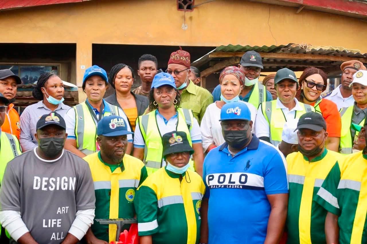 IBEJU-LEKKI MAKES A STATEMENT FOR CLEANER LAGOS AS FIRST LADY, DR. IBIJOKE SANWOOLU, MRS OLUREMI HAMZAT, TOKUN