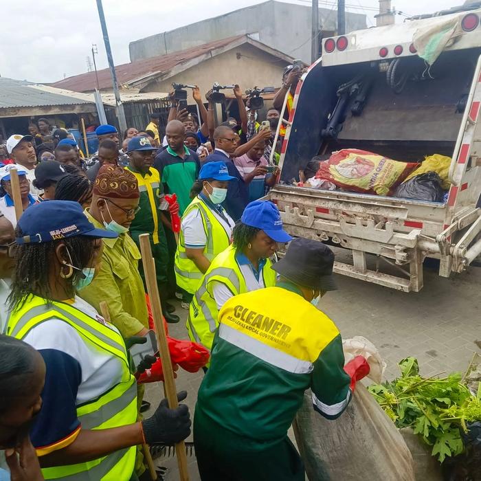 IBEJU-LEKKI MAKES A STATEMENT FOR CLEANER LAGOS AS FIRST LADY, DR. IBIJOKE SANWOOLU, MRS OLUREMI HAMZAT, TOKUN