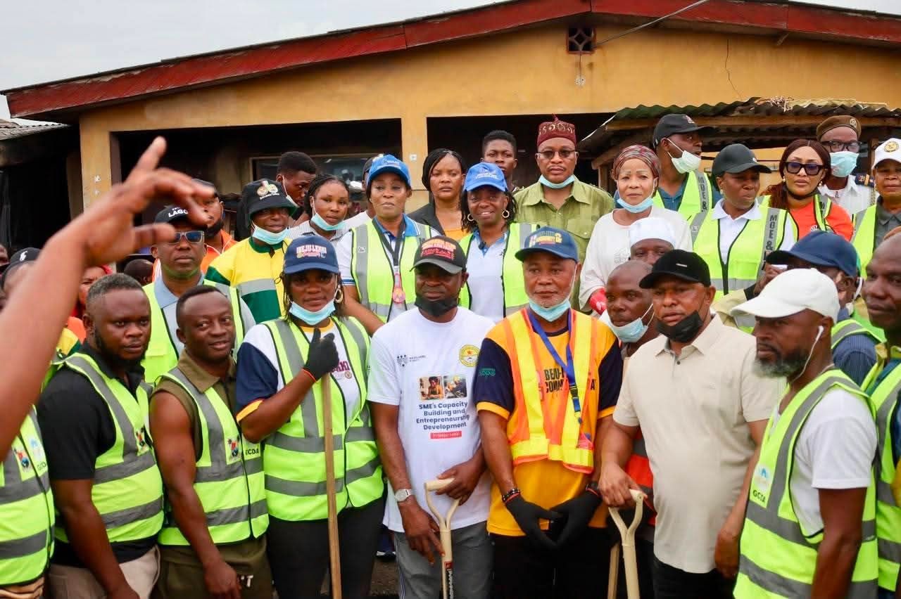 IBEJU-LEKKI MAKES A STATEMENT FOR CLEANER LAGOS AS FIRST LADY, DR. IBIJOKE SANWOOLU, MRS OLUREMI HAMZAT, TOKUN