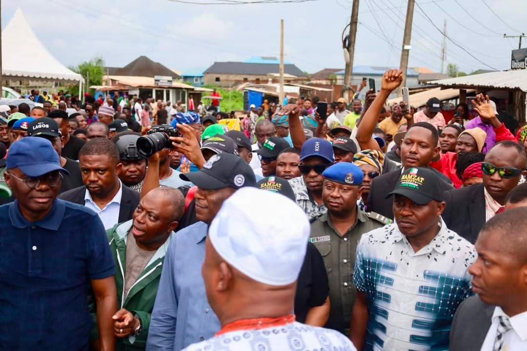 OLOWA RECEIVES SANWO-OLU, DEPUTY GOVERNOR, OTHERS AS LAGOS INTENSIFIES FLOOD RESPONSE IN GBETU-IWEREKUN