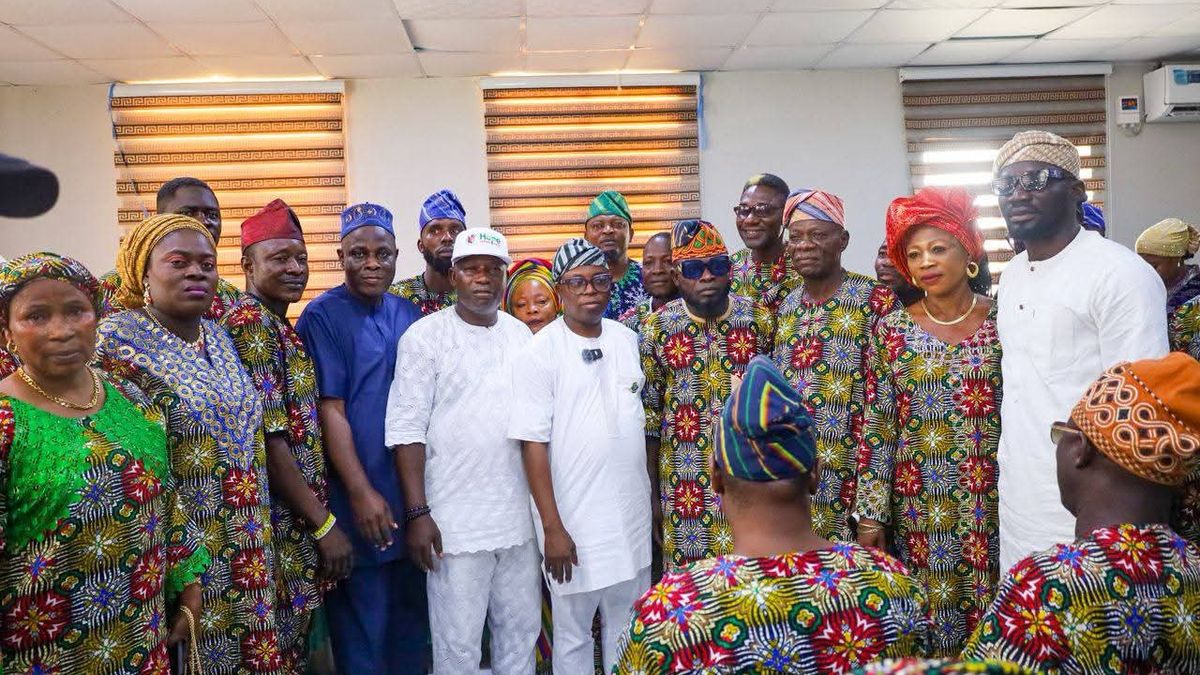 HON. OLOWA INAUGURATES NEW EXECUTIVE COMMITTEE OF LASCOTA
