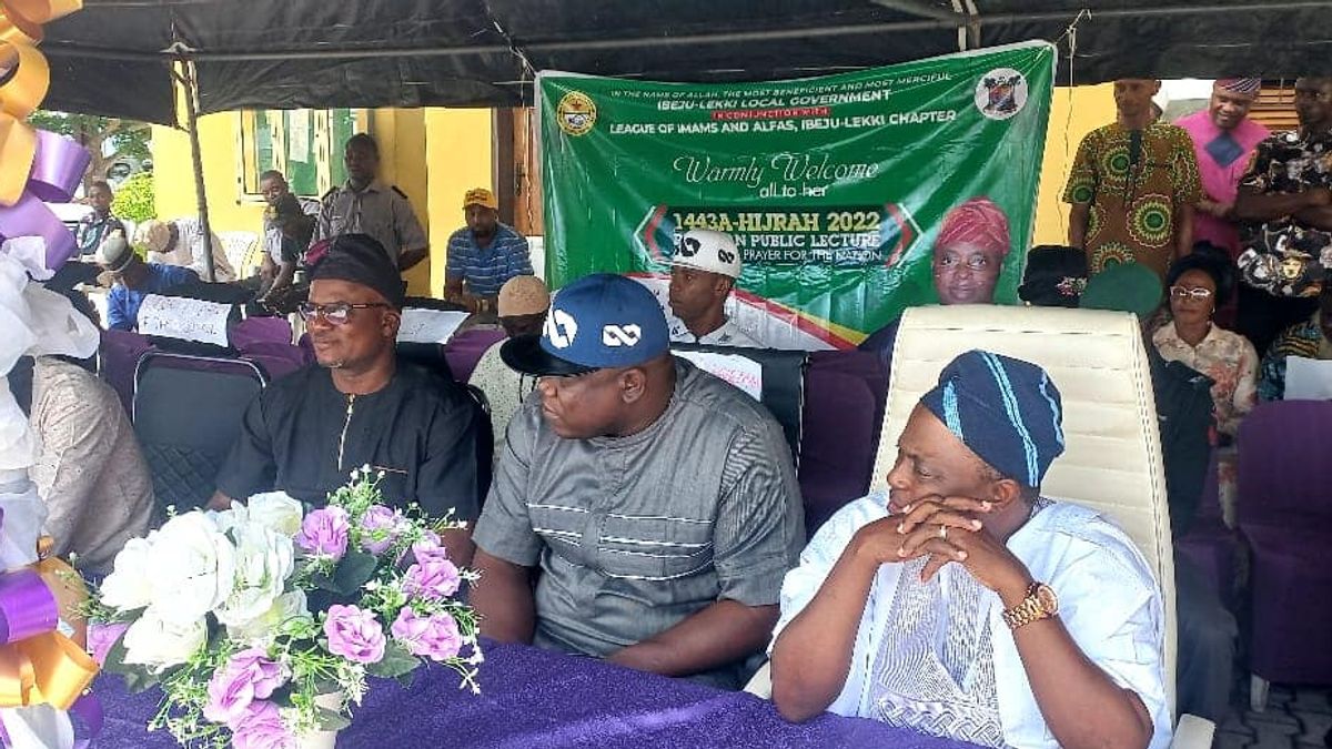 IBEJU-LEKKI LOCAL GOVERNMENT CHAIRMAN HOSTS LEAGUE OF IMAMS AND ALFAS, IBEJU-LEKKI BRANCH PRAYS FOR THE NATION.