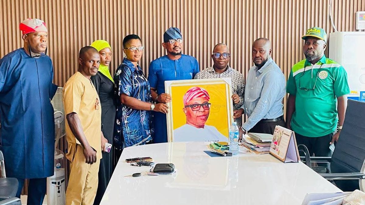 CNI DELEGATES PAY COURTESY VISIT TO HON. OLOWA
