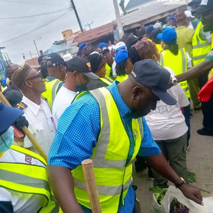 IBEJU-LEKKI MAKES A STATEMENT FOR CLEANER LAGOS AS FIRST LADY, DR. IBIJOKE SANWOOLU, MRS OLUREMI HAMZAT, TOKUN